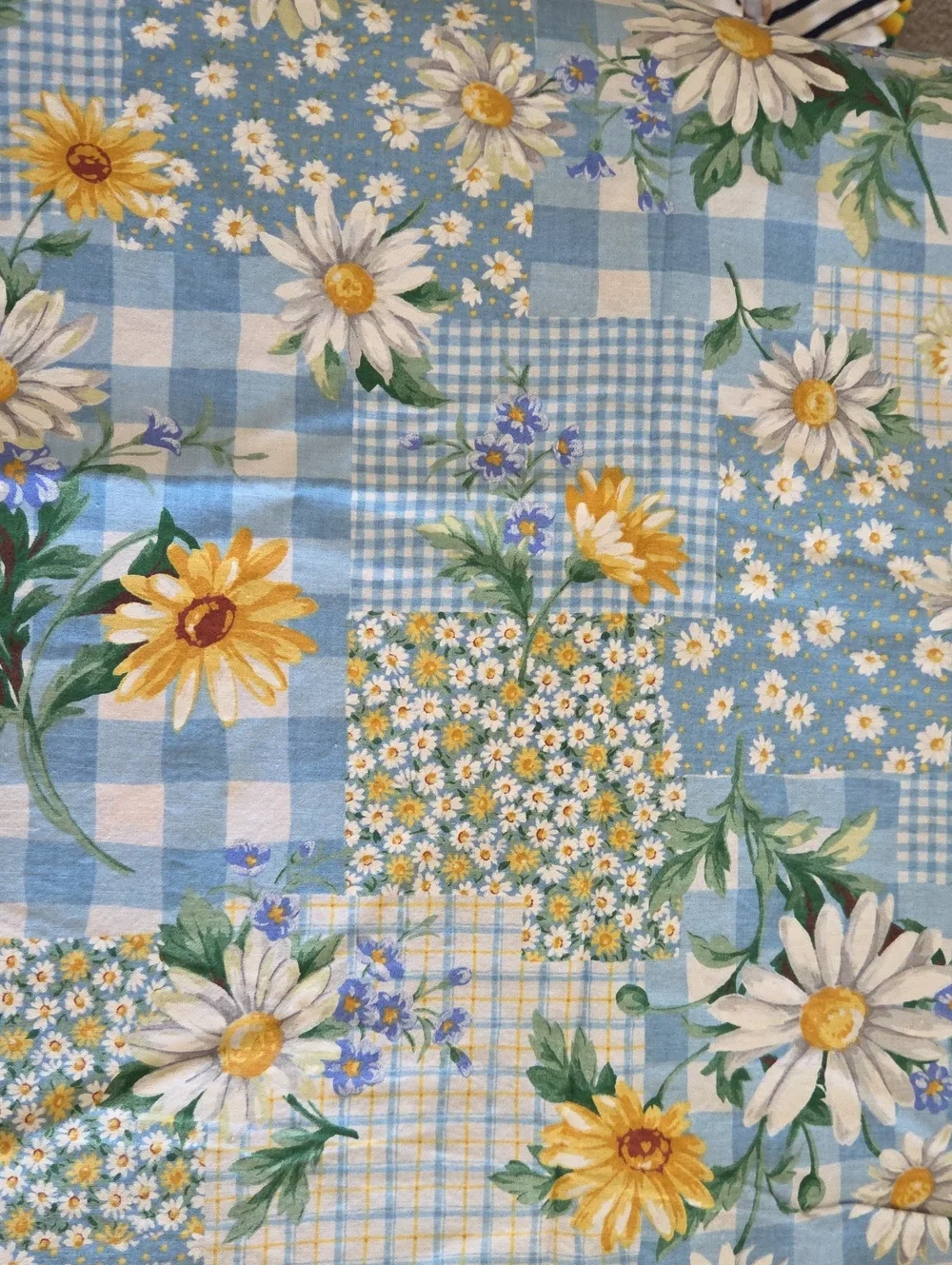 Vintage Daisies Floral Quilting Cotton Sewing Fabric 2.4yds